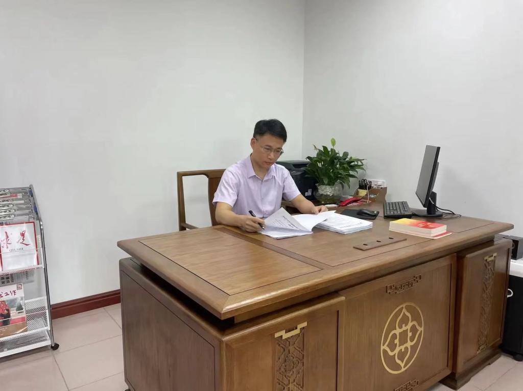 kaiyun开云校友许云获评第六届  广东省“人民满意的公务员”称号